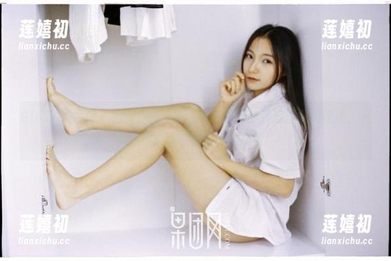 GIRLT果团网 - 通灵儿的泳装图包：夏天的沙滩不需要魔法，光是她就能让你的眼睛发光啦！
