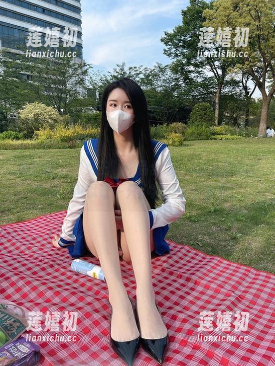 July芝岚 微密圈 - “女王”作品合集:July芝岚的气场,可以让一只小猫都乖乖跪下。