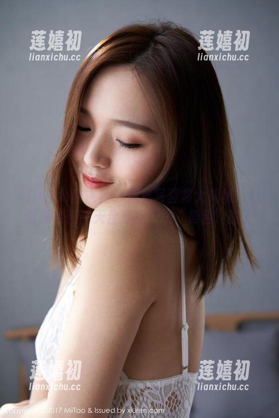 MiiTao蜜桃社-月音瞳 MiiTao蜜桃社 - 精选写真集大揭秘:月音瞳如何把天台变成一块“舞台”的?