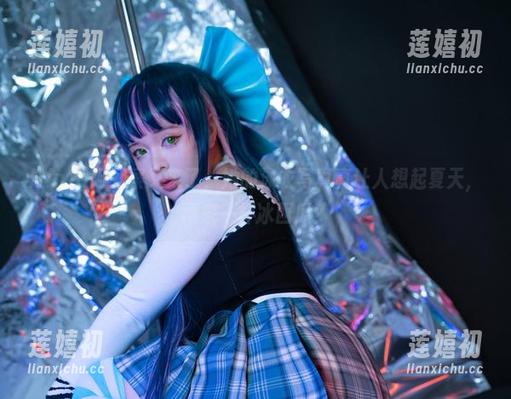 NinJa阿寨寨又来了，她的泳衣写真真让人想起夏天，再来一杯冰西瓜？