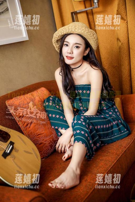 TouTiao头条女神-李由美 TouTiao头条女神 - 精选李由美的原图,丝袜透露出的风情悄然无声