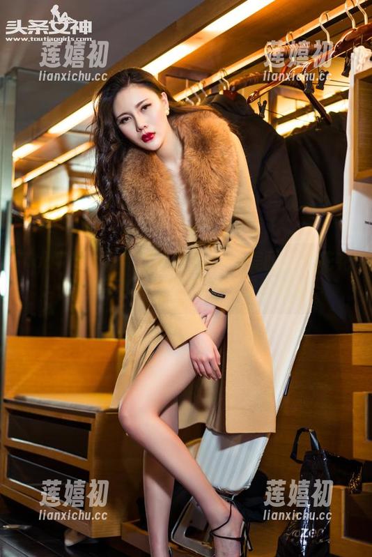 TouTiao头条女神-杜花花 TouTiao头条女神 - 扎心的美丽:杜花花黑丝写真,分享这份可惜的禁忌