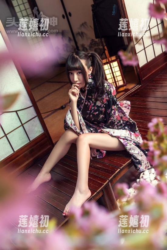TouTiao头条女神-神琦泽步 TouTiao头条女神 - 无聊小插曲:作品里神琦泽步的棉袜,是春天的预告吗?