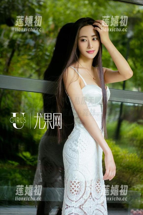 UGirls尤果网-小紫藤 UGirls尤果网 - 户外私房无限,小紫藤能把街头变成小森林。