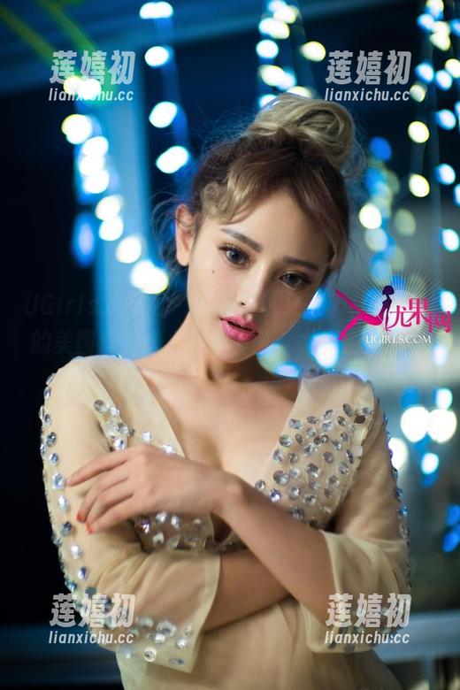 UGirls尤果网 - 磨叽磨叽又来了，谭晓彤的美图真是让人停不下来，尤其那一双棉袜。