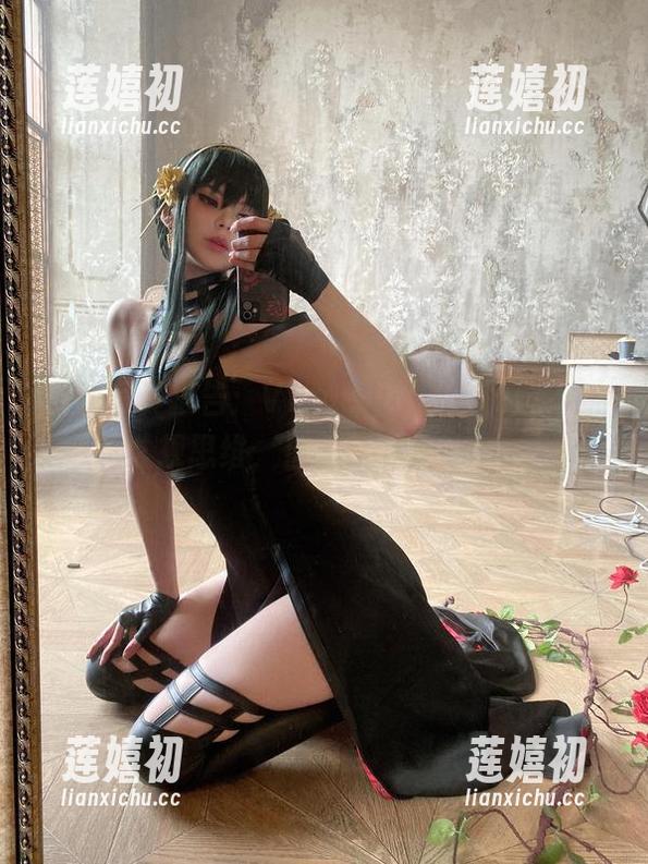 Vinnegal 最新写真报告:Vinnegal的爱丽丝不是常规思维,但还真引人注目...