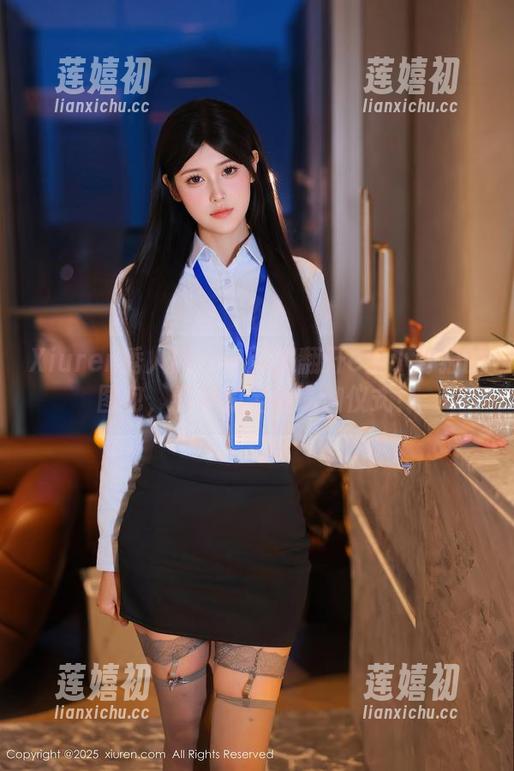 Xiuren秀人网-e宝小野猫 Xiuren秀人网 - 一起来翻开e宝小野猫的图包,看她的全套瑜伽仪式!