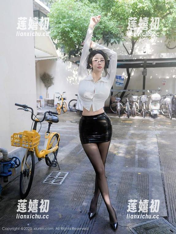 Xiuren秀人网-奶芙乔乔 Xiuren秀人网 - 图片中奶芙乔乔独自欢乐,海浪把我搞丢的资源,大海也不怕,啥也不怕!