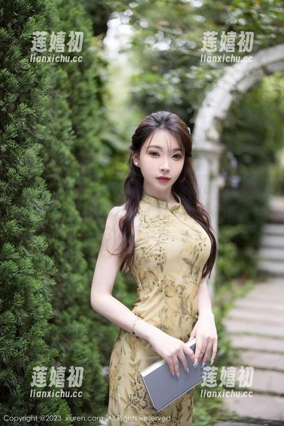Xiuren秀人网-杏子Yada Xiuren秀人网 - 说说杏子Yada、旅拍、在线—我好像打开了新世界的大门,但它好像很短。