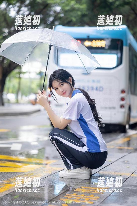 Xiuren秀人网-蛋蛋宝 Xiuren秀人网 - 羽毛轻盈的蛋蛋宝空姐写真合集:究竟是飞翔的灵魂还是翩翩起舞的美姬?
