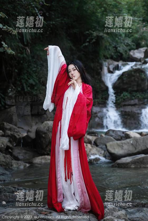 Xiuren秀人网-邹晶晶 Xiuren秀人网 - 邹晶晶的婚纱作品集,要问我最喜欢哪个?最新的一定能引发讨论。