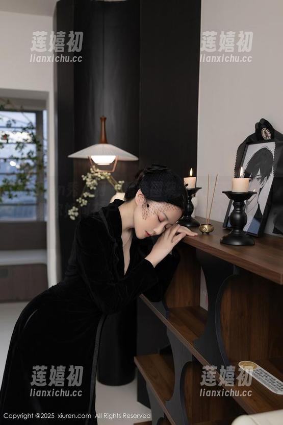 Xiuren秀人网-陆萱萱cecillia Xiuren秀人网 - 精选图集:陆萱萱cecillia教你如何在户外不冷场——一个果敢的心脏