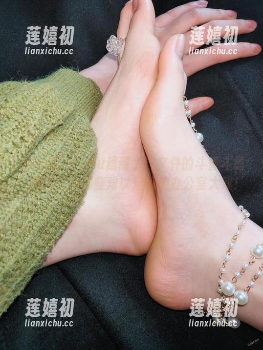 微密圈 - YuYu超甜丫与文件的斗智斗勇：图库展示那些难以启齿的办公室大戏！