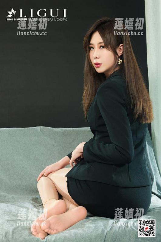 丽柜-小杨幂 丽柜 - 小杨幂黑白写真集,点开,下载,绝对不会后悔的选择!