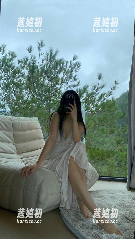 俏妞qiaoniuTT 微密圈 - 图片中俏妞qiaoniuTT的薄纱,捏一把裙角,似乎轻轻一抬就要飞起来?