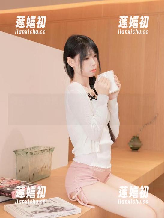 十万口草莓粥粥 微密圈 - 精选合集:十万口草莓粥粥与她的“丝袜偏爱”
