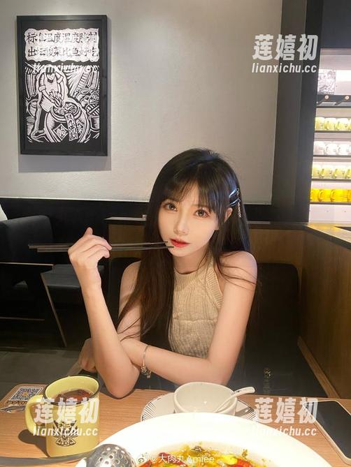 大肉丸Amiee 大肉丸Amiee的睡衣自拍,是否在筹备一场床上的派对?写真合集来啦!
