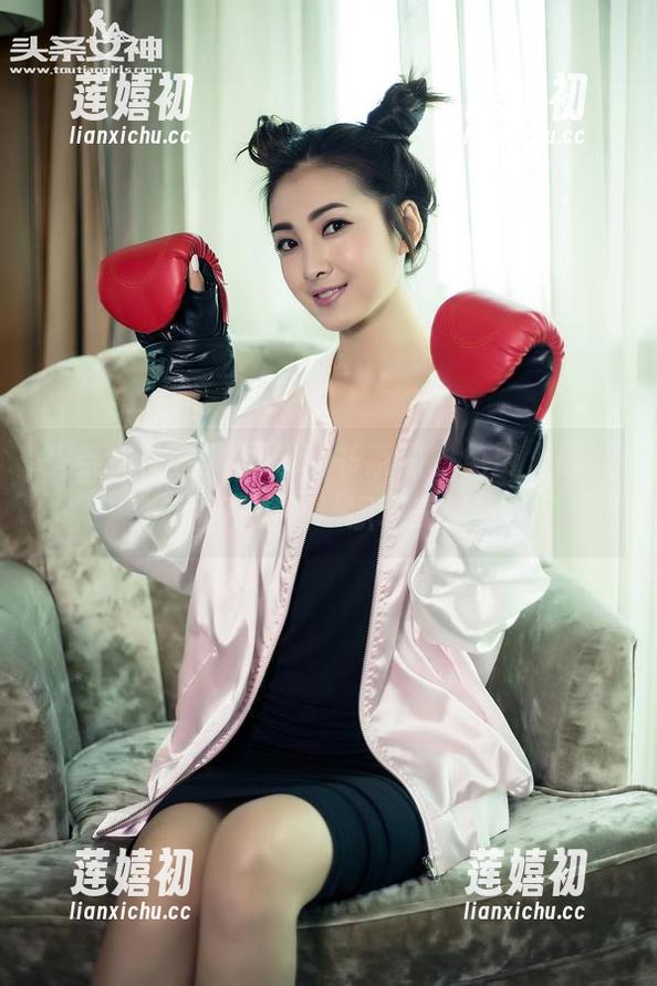 头条女神-周思超 头条女神 - 周思超秘书系列,免费上线,快来围观这波‘职场美学’!