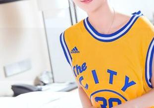 头条女神 - 蔡楠私拍：礼服太好看，但我带得动吗？