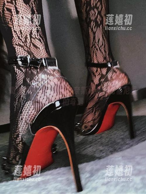 微密圈 - 图片流浪：奈斯希希在比基尼里的奇遇