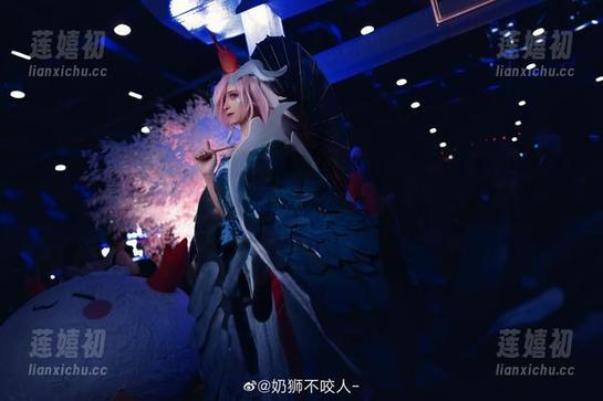 奶狮不咬人 奶狮不咬人在嫦娥如梦令里的轻盈,优雅得令我心中小鹿乱撞!