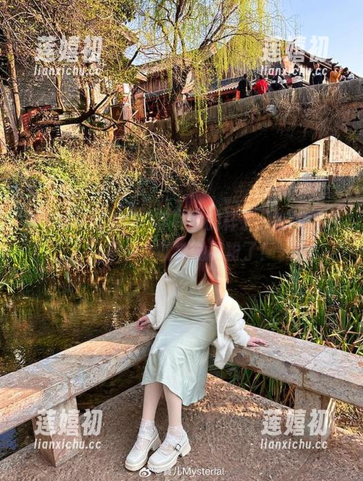 宝儿mysterial穿礼服的样子：高清图包，不小心就被她圈粉了！