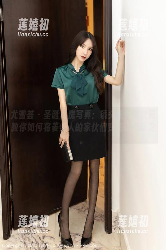 尤蜜荟-黄歆苑 尤蜜荟 - 圣诞私房写真:镜头里的黄歆苑教你如何将姜饼人的家伙们变成时尚前卫。