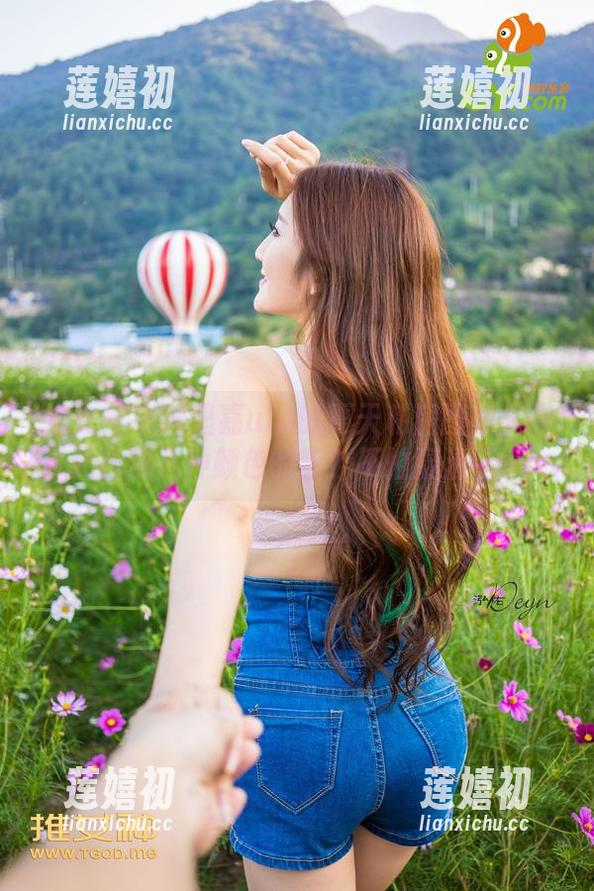 推女神-绮里嘉ula 推女神 - 绮里嘉ula的夏天私房图集:你能找到几种颜色的蓝?不怕混淆了。