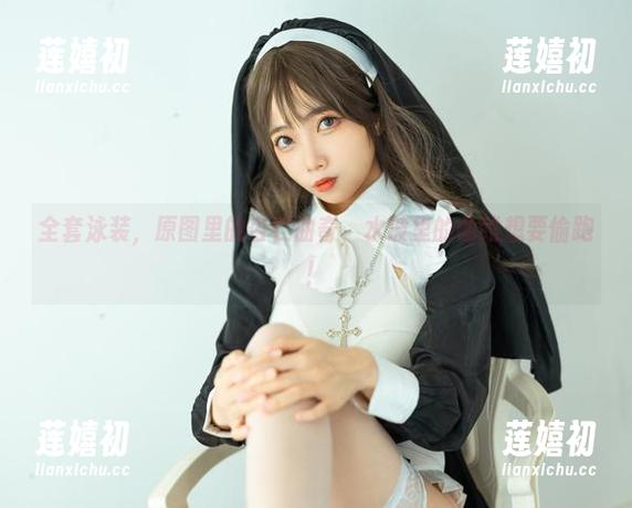 杏仁曲奇 全套泳装,原图里的杏仁曲奇,水波里的曲线想要偷跑!