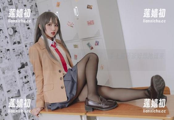 果咩酱 温柔?原图中的果咩酱竟然把我看傻了,手上那杯茶好想抢过来。