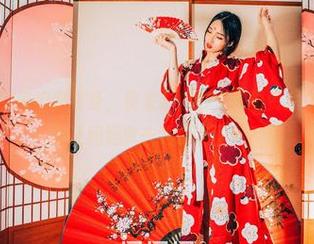 果团网 - 莫雅淇校服变身,快来拿你的“校园资源”——可是你敢让妈妈拿去晒朋友圈吗?