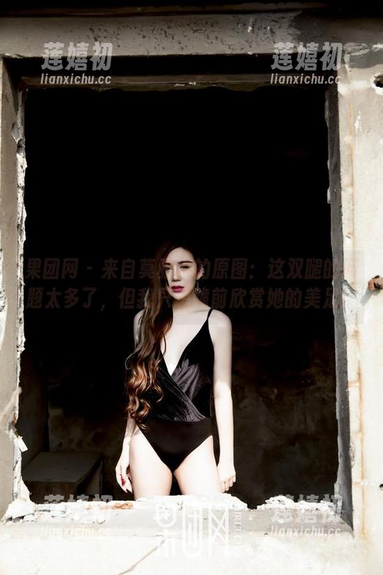 果团网-莫雅淇 果团网 - 来自莫雅淇的原图:这双腿的问题太多了,但我只想跪前欣赏她的美足!