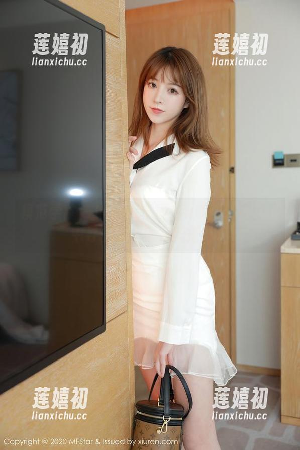 模范学院 - Laura苏雨彤x美腿：在图库中寻找灵感的完美搭档。