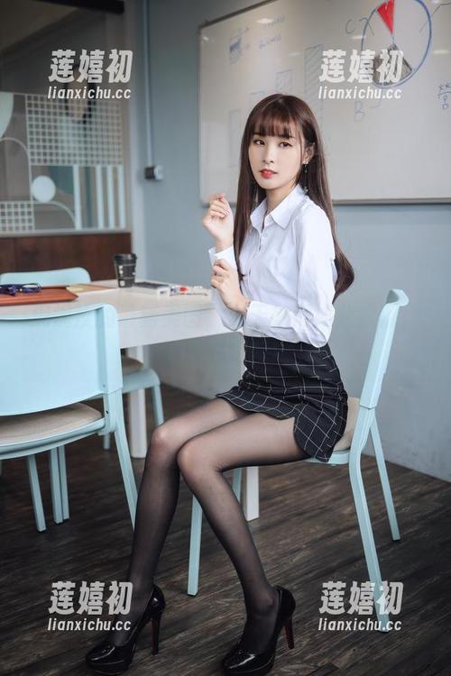 泥泥汝 泥泥汝的最新美图,夏天来得如此猛烈,眼睛好疼啊!