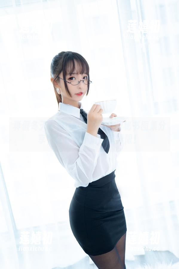 神楽坂真冬 真假冬天?神楽坂真冬的皮裙秘书图集分享,让你分不清四季界限!