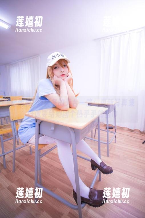 神楽坂真冬 记录神楽坂真冬的天台一瞥:更新写真集好像要给她团个热乎乎的围巾