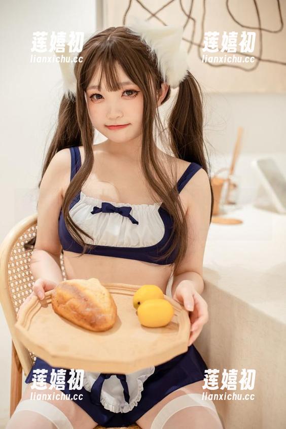 神沢永莉 蓝白泳衣在浩瀚浴室中亮相:神沢永莉合集犹如海洋中的模特!