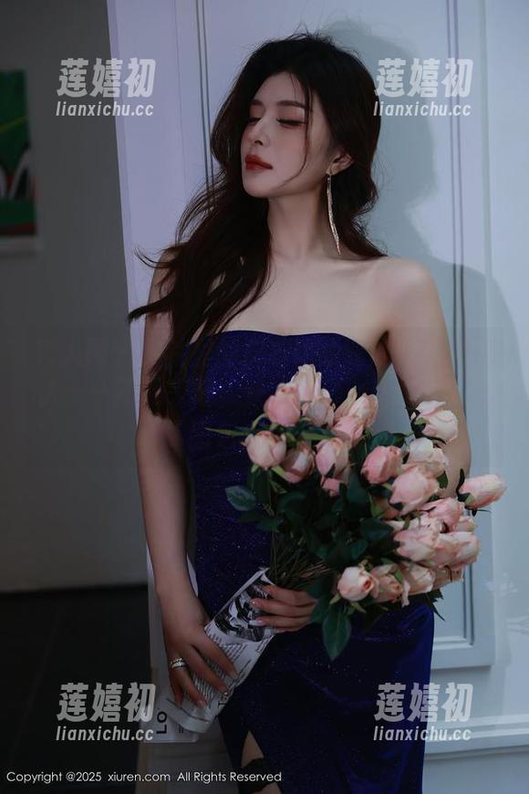 秀人网-周jojobaby 秀人网 - 图片里的皮衣比我吃的炸鸡还诱人——不服来战,快来周jojobaby写真图包逛一逛!