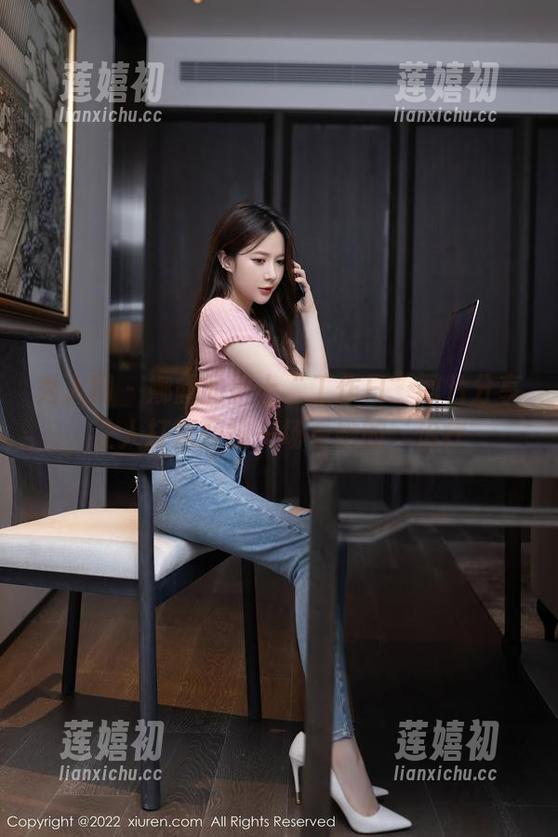 秀人网-娜露 秀人网 - 娜露的护士“工作日”图片分享,让人打算预约一场看她的‘治疗’