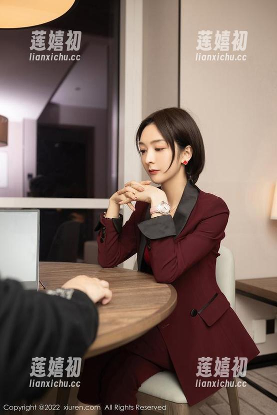 秀人网-舒林培 秀人网 - 在办公室里找到乐趣:舒林培的写真全集大公开!