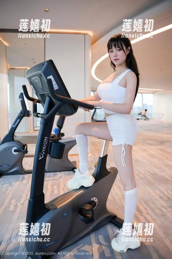 秀人网 - 芭比KIKI穿“套装”了！马上来个图集分享，太有意思了。
