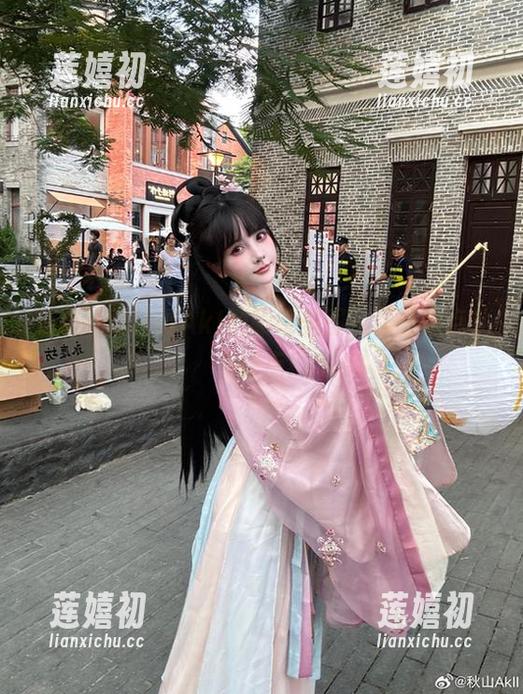 秋山AkI 免费领取秋山AkI的眼镜美图,保证没点儿小缺点!