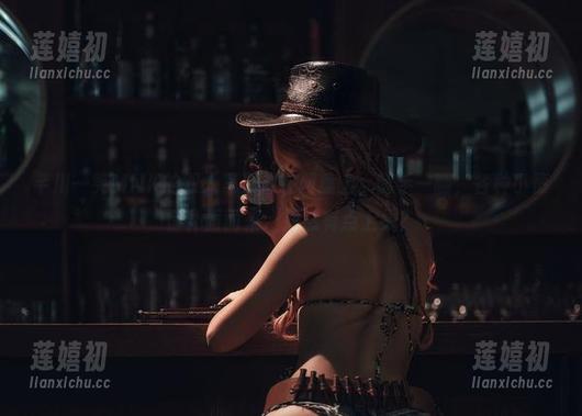 芊川一笑MNK 芊川一笑MNK的双人写真放在网盘上,随手一翻,各种小情愫扑面而来,居然有点上头?