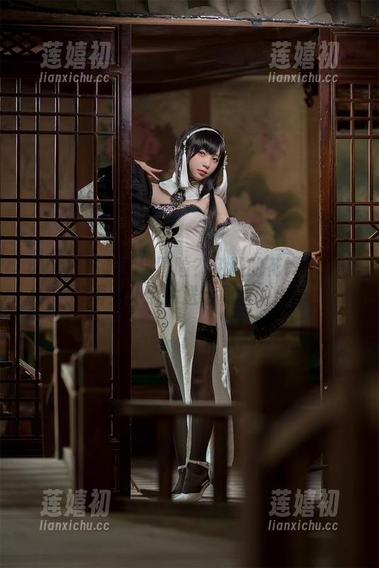 花铃Hana 谁说只在游戏里冒险?免费的花铃Hana甘雨女仆照片送给勇敢的你!