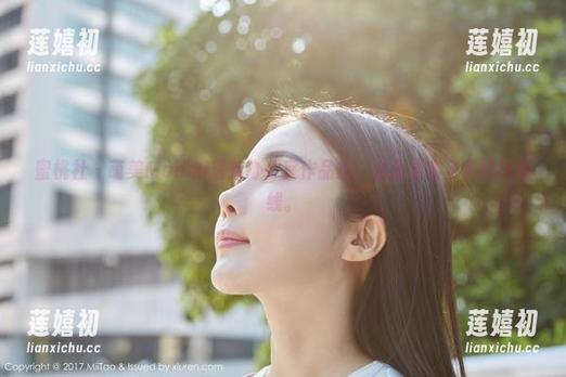蜜桃社-萌美Moemi 蜜桃社 - 萌美Moemi最新办公室作品集:办公桌变身美丽风景线。