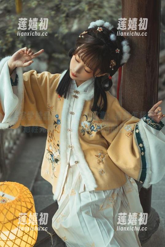 蠢沫沫 居家学妹蠢沫沫的私拍图集:看我怎样用拖鞋完成“下馆子”风格的日常。
