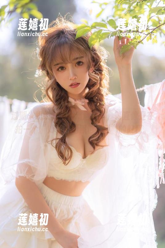 过期米线线 过期米线线的户外精选写真,简直像是在拍一个“如何不拍照也有趣”的教程。