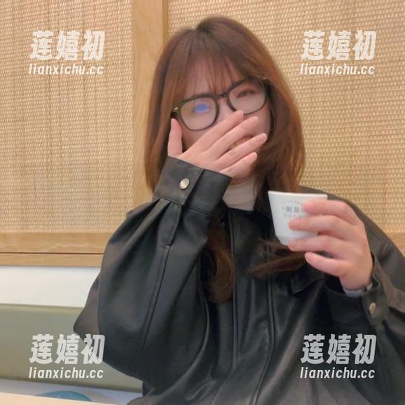 闪月半 职场一角的闪月半——秘书写真更新,让你眼前一亮!