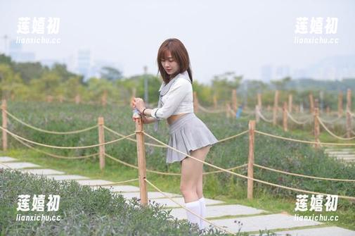 魔镜街拍-婷婷 魔镜街拍 - 最新照片大放送,婷婷在白色吊带连衣裙和黑丝里优雅得让人想多看一下。