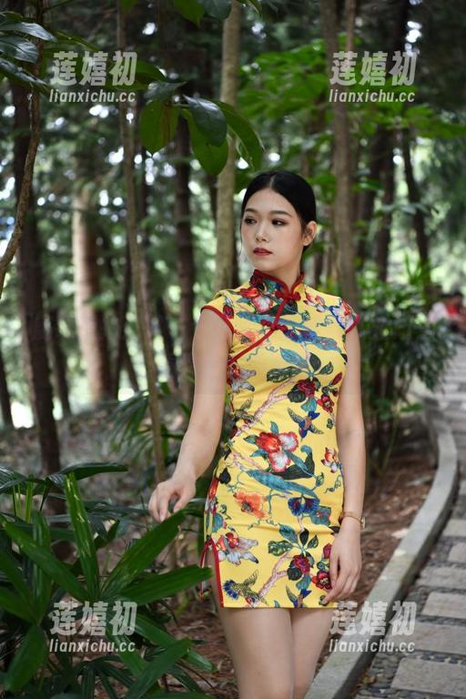 魔镜街拍 魔镜街拍:又一个网盘里的蕾丝小姐姐,重温怀旧的诱惑
